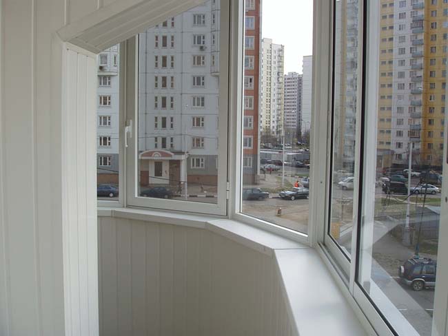 Закругленное радиусное остекление полукруглого балкона и лоджии Звенигород