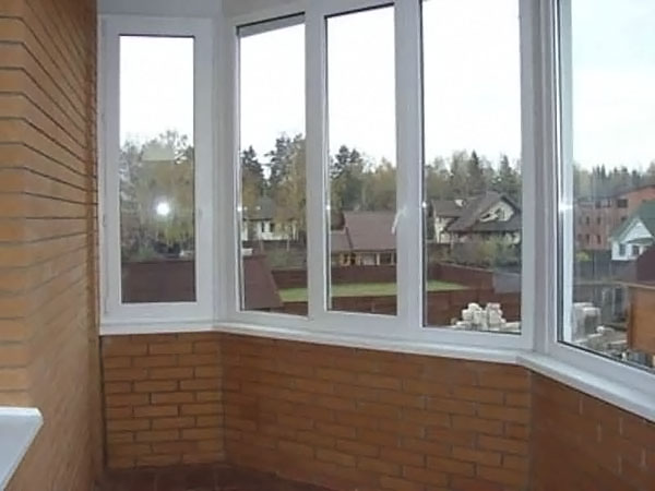 Остекления балкона в частном доме, коттедже и даче Звенигород