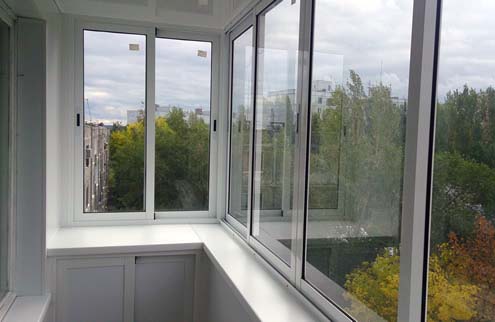 Чем лучше застеклить балкон пластиком или алюминием Звенигород