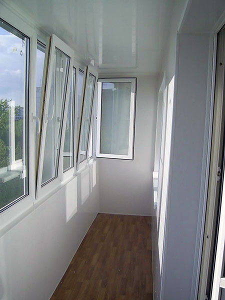 Тёплое и холодное распашное остекление балконов алюминиевым профилем Звенигород