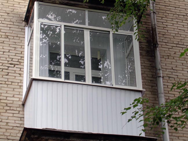 Холодное остекление балкона в хрущевке Звенигород