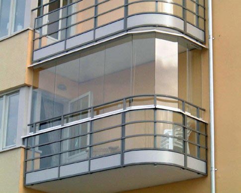 Сплошное безрамное остекление балкона без рам Звенигород